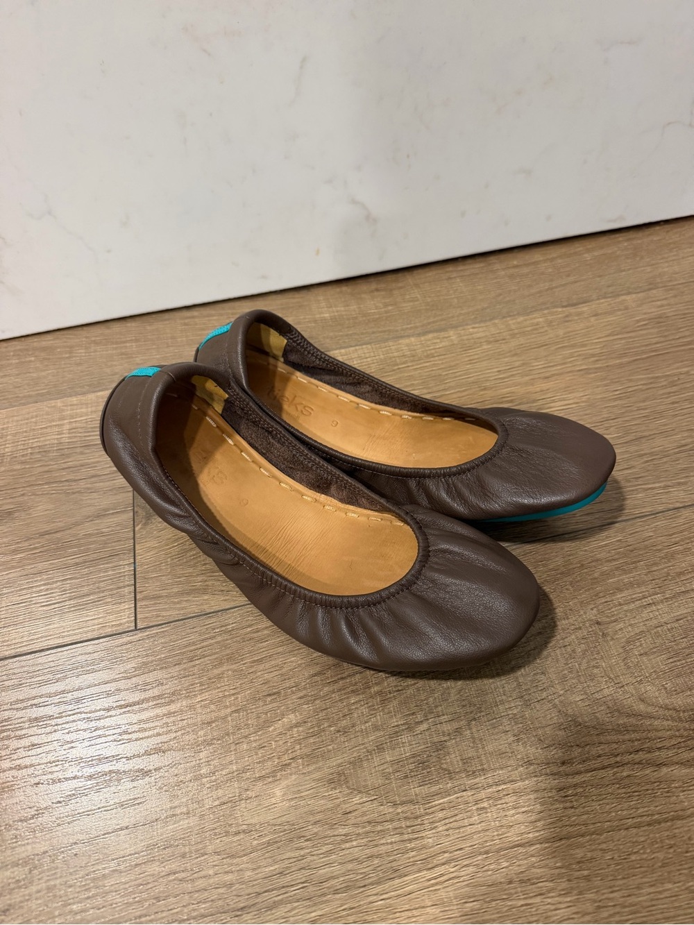 Tieks Gavrielli Brown Leather Ballet Flats with Teal Accent, size 9